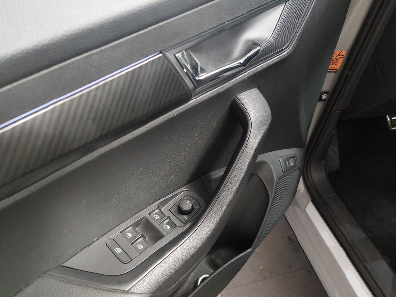 Škoda Karoq 1.5 TSI automatik SportLine • ACC • električna peta vrata — 5