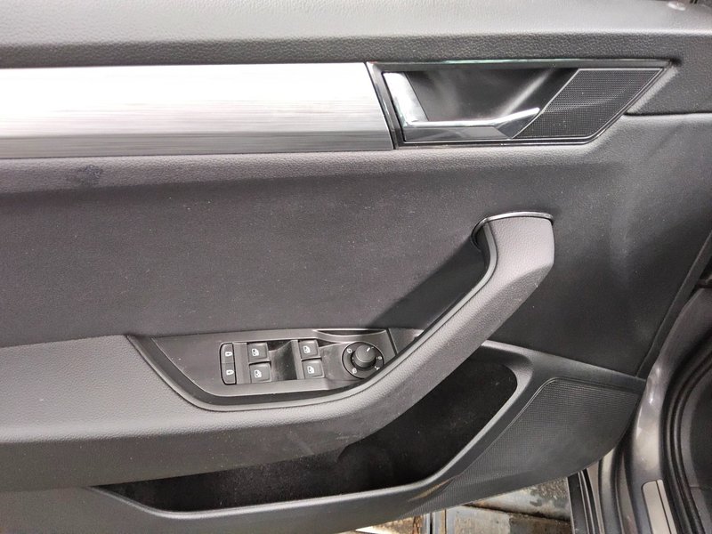 Škoda Superb Kombi 2.0 TDI automatik Ambition • ACC • električna peta vrata — 10