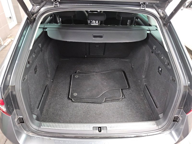 Škoda Superb Kombi 2.0 TDI automatik Ambition • ACC • električna peta vrata — 12