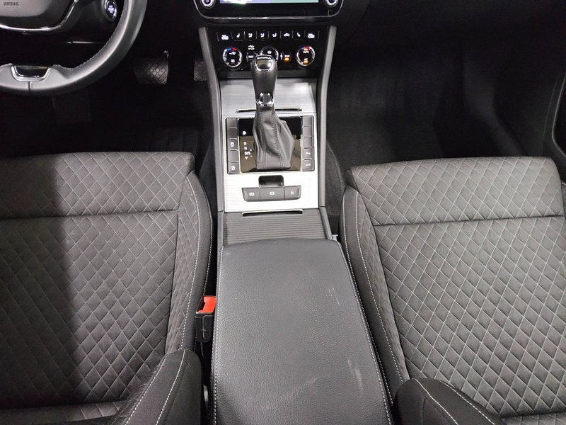 Škoda Superb Kombi 2.0 TDI automatik Ambition • ACC • električna peta vrata — 6