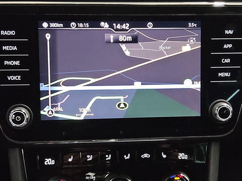 Škoda Superb Kombi 2.0 TDI automatik Ambition • ACC • električna peta vrata — 7