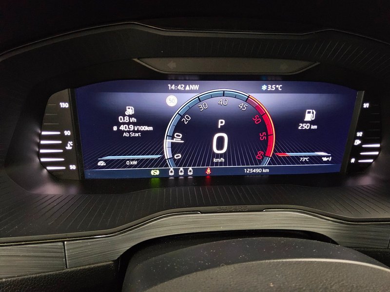 Škoda Superb Kombi 2.0 TDI automatik Ambition • ACC • električna peta vrata — 8