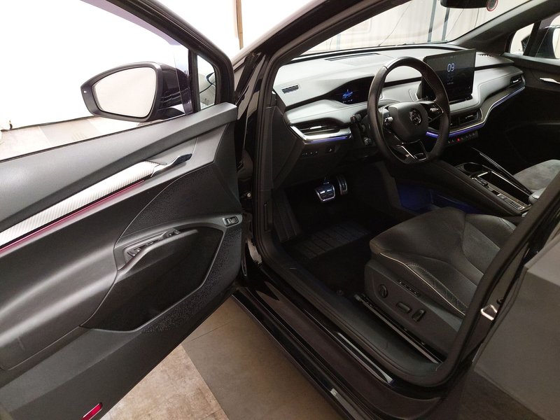 Škoda Enyaq iV 80 SportLine • 360° kamera • LED — 14