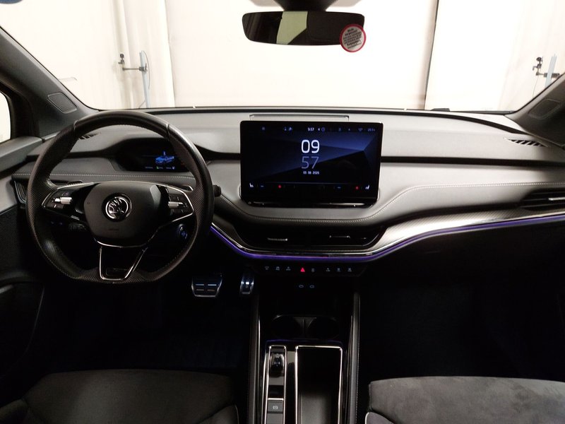 Škoda Enyaq iV 80 SportLine • 360° kamera • LED — 16