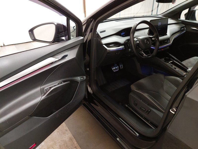 Škoda Enyaq iV 80 SportLine • 360° kamera • LED — 9