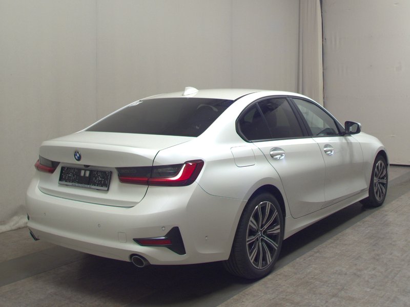 BMW 318d Advantage automatik • HUD • ACC — 4