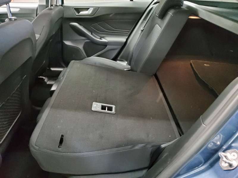 Ford Focus Turnier 1.5 EcoBlue automatik Cool&Connect • AHK • Full LED — 12