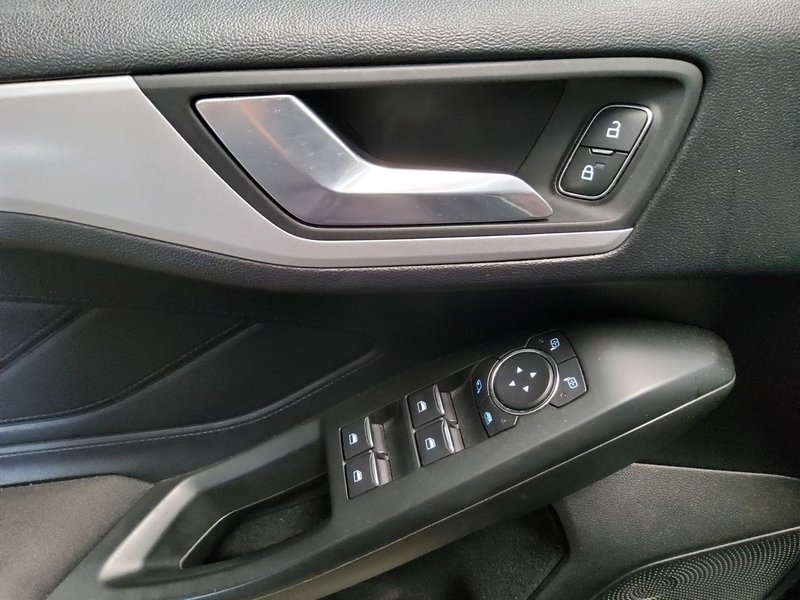 Ford Focus Turnier 1.5 EcoBlue automatik Cool&Connect • AHK • Full LED — 9