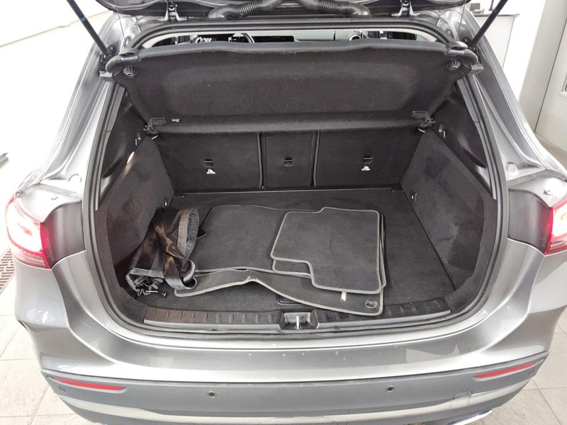 Mercedes-Benz GLA 200 d 4MATIC automatik AMG Line • ACC • LED — 12