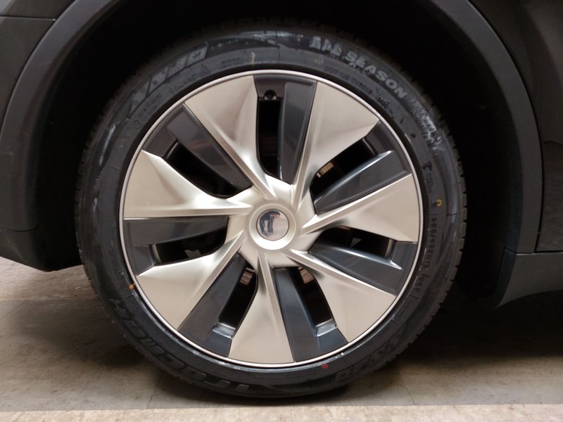 Tesla Model Y Long Range AWD • ACC • 360° kamera — 8