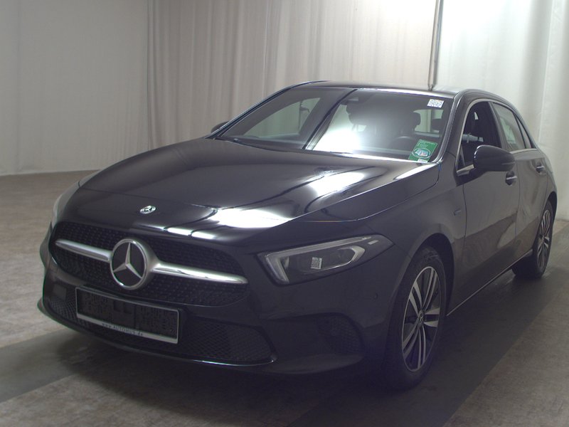 Mercedes-Benz A 250 e automatik Progressive • panorama • koža — 2