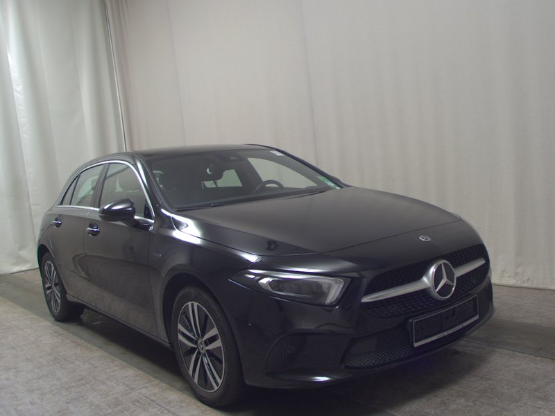 Mercedes-Benz A 250 e automatik Progressive • panorama • koža — 3
