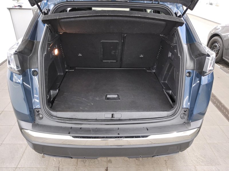 Peugeot 3008 1.2 PureTech Allure • 360° kamera • Full LED — 12