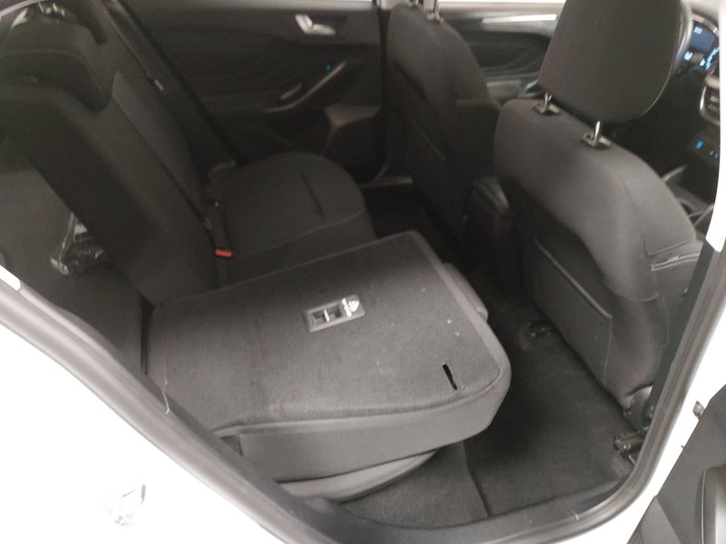 Ford Focus Turnier 1.5 EcoBlue automatik Titanium • LED • Bezključni pristup — 11