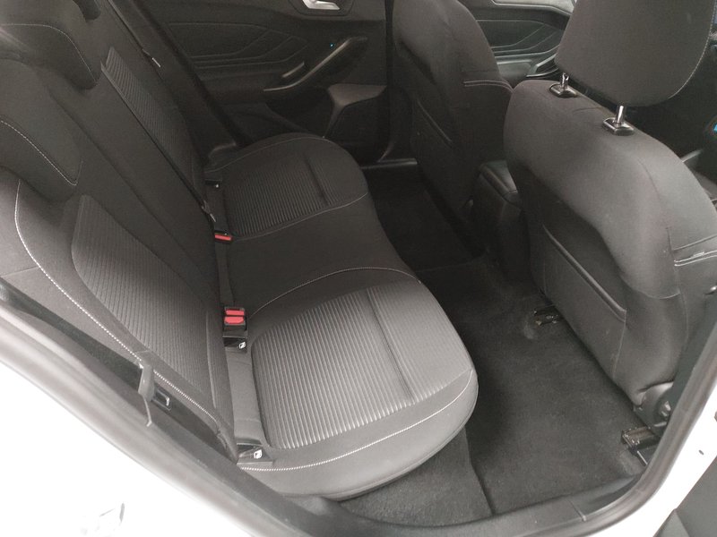 Ford Focus Turnier 1.5 EcoBlue automatik Titanium • LED • Bezključni pristup — 12