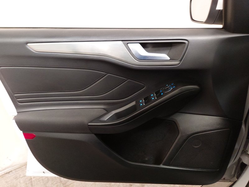 Ford Focus Turnier 1.5 EcoBlue automatik Titanium • LED • Bezključni pristup — 5