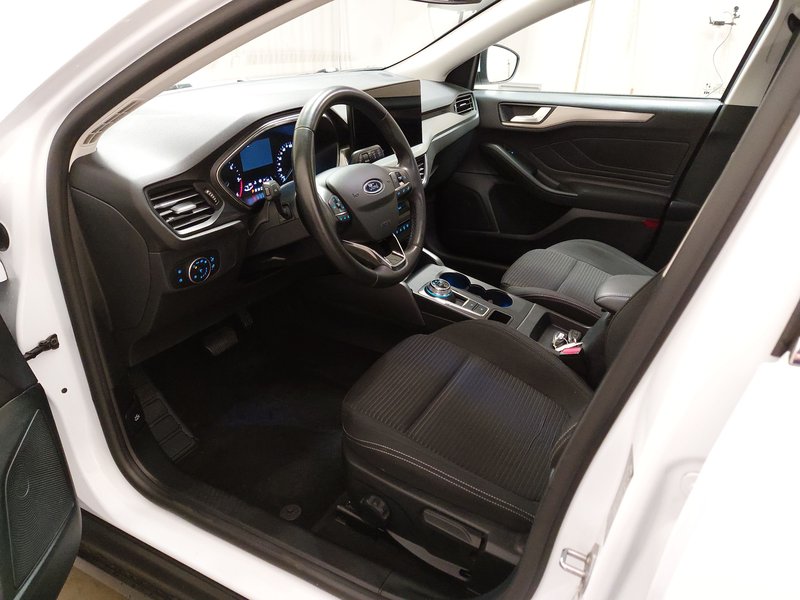 Ford Focus Turnier 1.5 EcoBlue automatik Titanium • LED • Bezključni pristup — 6