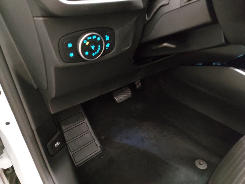 Ford Focus Turnier 1.5 EcoBlue automatik Titanium • LED • Bezključni pristup — 7