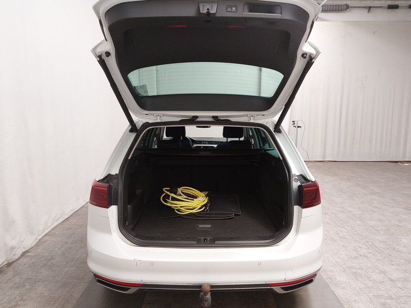 Volkswagen Passat Variant GTE 1.4 TSI automatik • ACC • Kuka za vuču (zakretna) — 17