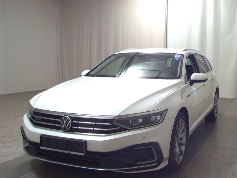 Volkswagen Passat Variant GTE 1.4 TSI automatik • ACC • Kuka za vuču (zakretna) — 2