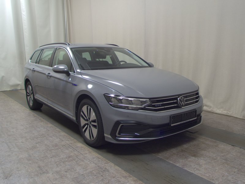 Volkswagen Passat Variant GTE 1.4 TSI automatik • ACC • LED — 3