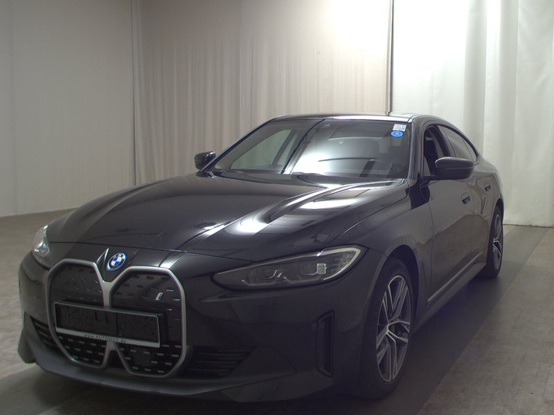 BMW i4 Gran Coupé eDrive40 • AHK • panorama — 2
