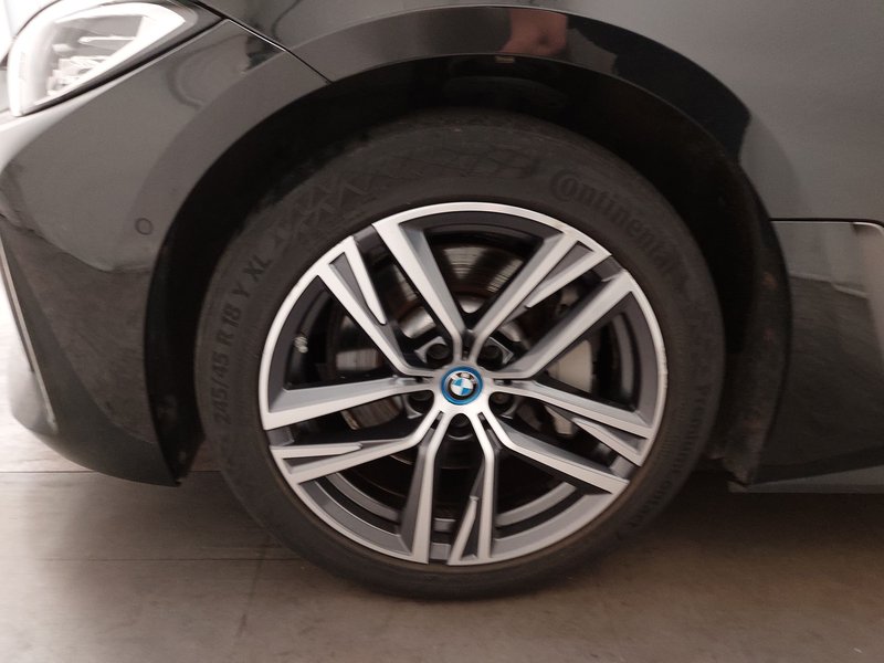 BMW i4 Gran Coupé eDrive40 • AHK • panorama — 8