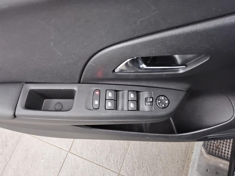 Opel Corsa 1.2 Edition • LED • senzori straga — 9