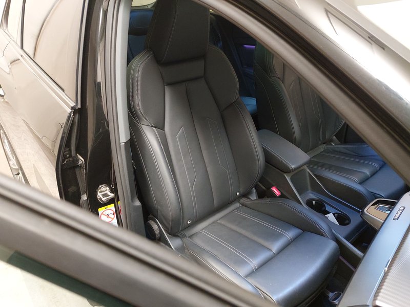 Audi Q4 50 quattro • električna peta vrata • HUD — 10