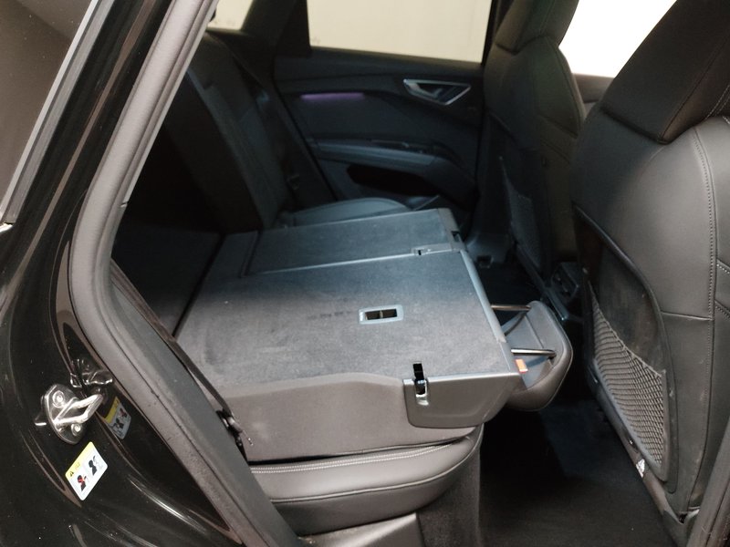 Audi Q4 50 quattro • električna peta vrata • HUD — 11