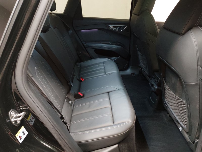 Audi Q4 50 quattro • električna peta vrata • HUD — 12