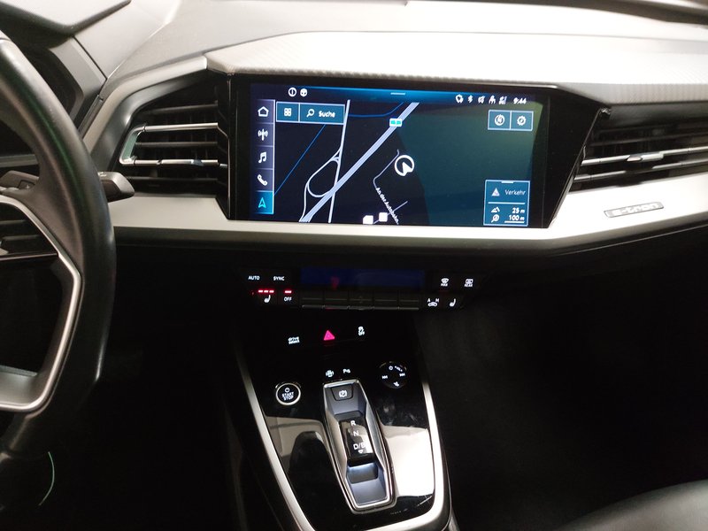 Audi Q4 50 quattro • električna peta vrata • HUD — 16