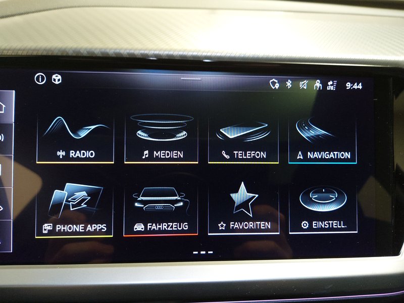 Audi Q4 50 quattro • električna peta vrata • HUD — 20