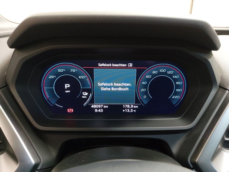 Audi Q4 50 quattro • električna peta vrata • HUD — 23