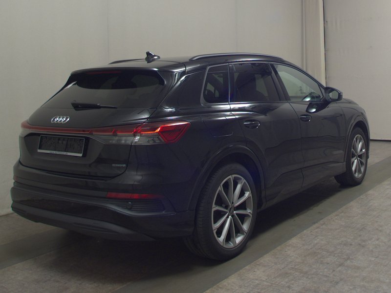 Audi Q4 50 quattro • električna peta vrata • HUD — 4