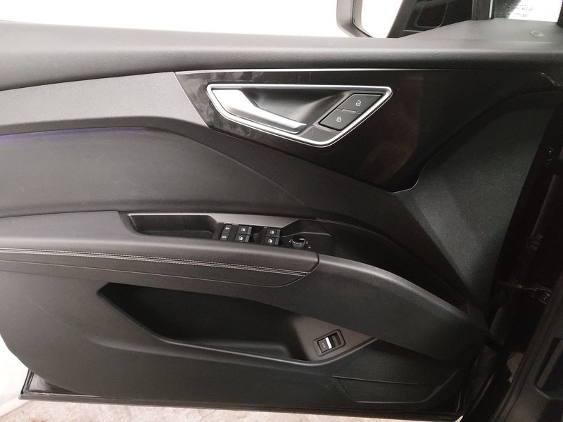 Audi Q4 50 quattro • električna peta vrata • HUD — 5