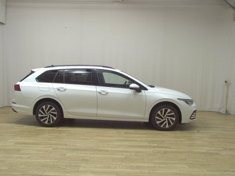 Volkswagen Golf 8 Variant 2.0 TDI automatik Life • ACC • Full LED