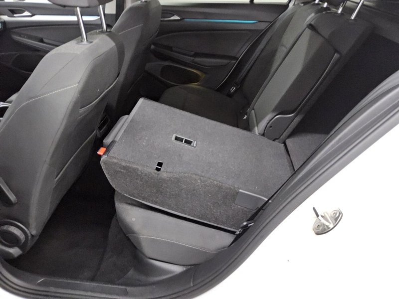 Volkswagen Golf 8 Variant 2.0 TDI automatik Life • ACC • Full LED — 13