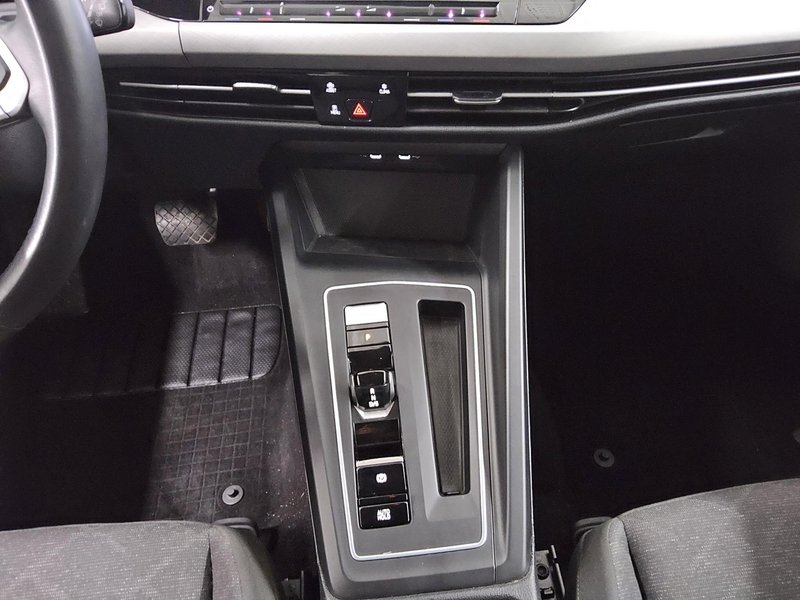 Volkswagen Golf 8 Variant 2.0 TDI automatik Life • ACC • Full LED — 6