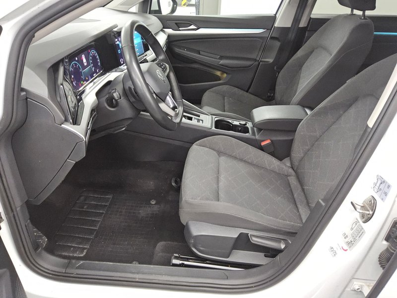 Volkswagen Golf 8 Variant 2.0 TDI automatik Life • ACC • Full LED — 9