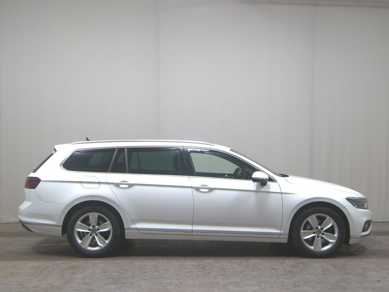 Volkswagen Passat Variant 2.0 TDI automatik • bežično punjenje • masaža