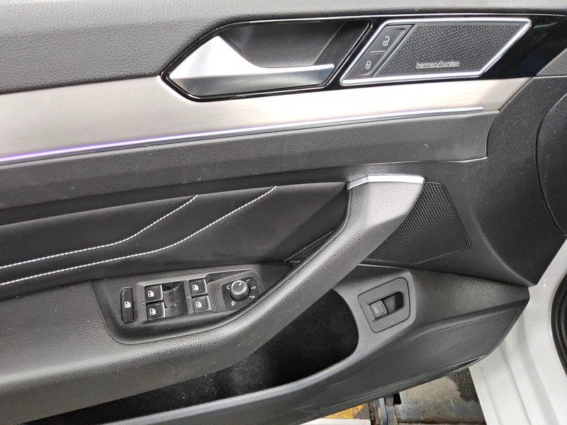 Volkswagen Passat Variant 2.0 TDI automatik • bežično punjenje • masaža — 10