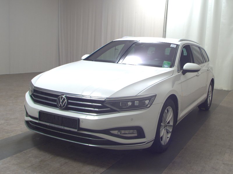 Volkswagen Passat Variant 2.0 TDI automatik • bežično punjenje • masaža — 2