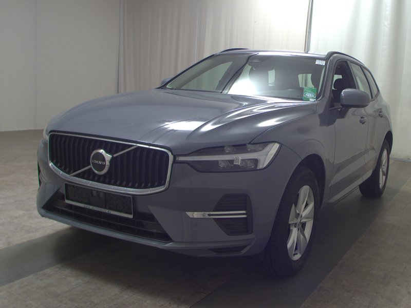 Volvo XC60 B4 automatik Momentum • kuka za vuču • LED — 2