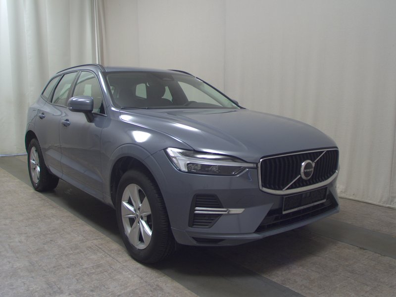 Volvo XC60 B4 automatik Momentum • kuka za vuču • LED — 3