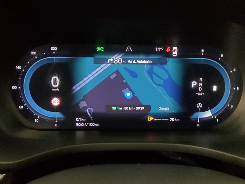 Volvo XC60 B4 automatik Momentum • kuka za vuču • LED — 8