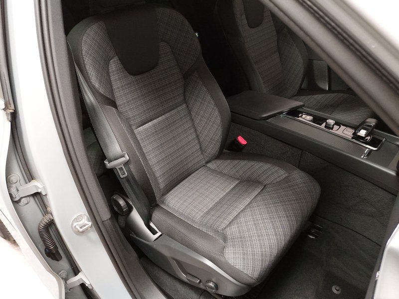 Volvo XC60 B4 D Core automatik • Full LED — 10
