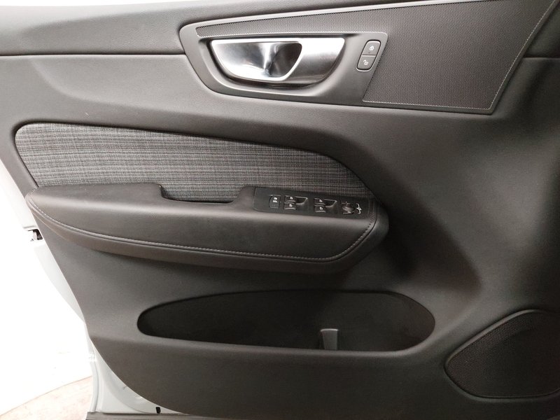 Volvo XC60 B4 D Core automatik • Full LED — 5