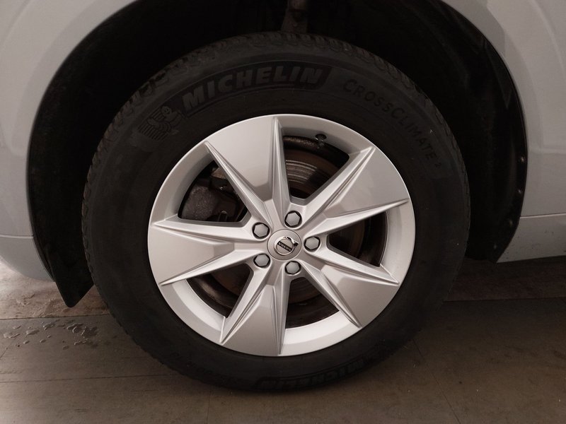 Volvo XC60 B4 D Core automatik • Full LED — 8
