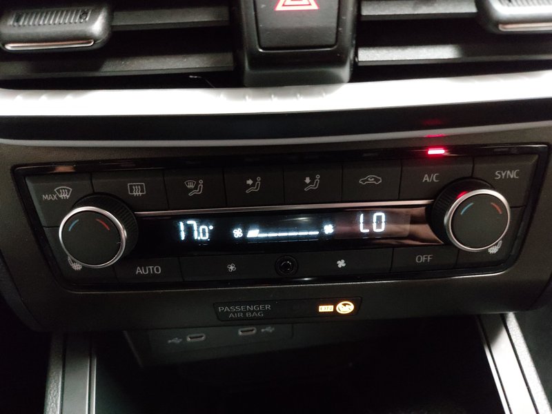 SEAT Ibiza 1.0 TSI Style • LED • digitalni instrumenti — 19